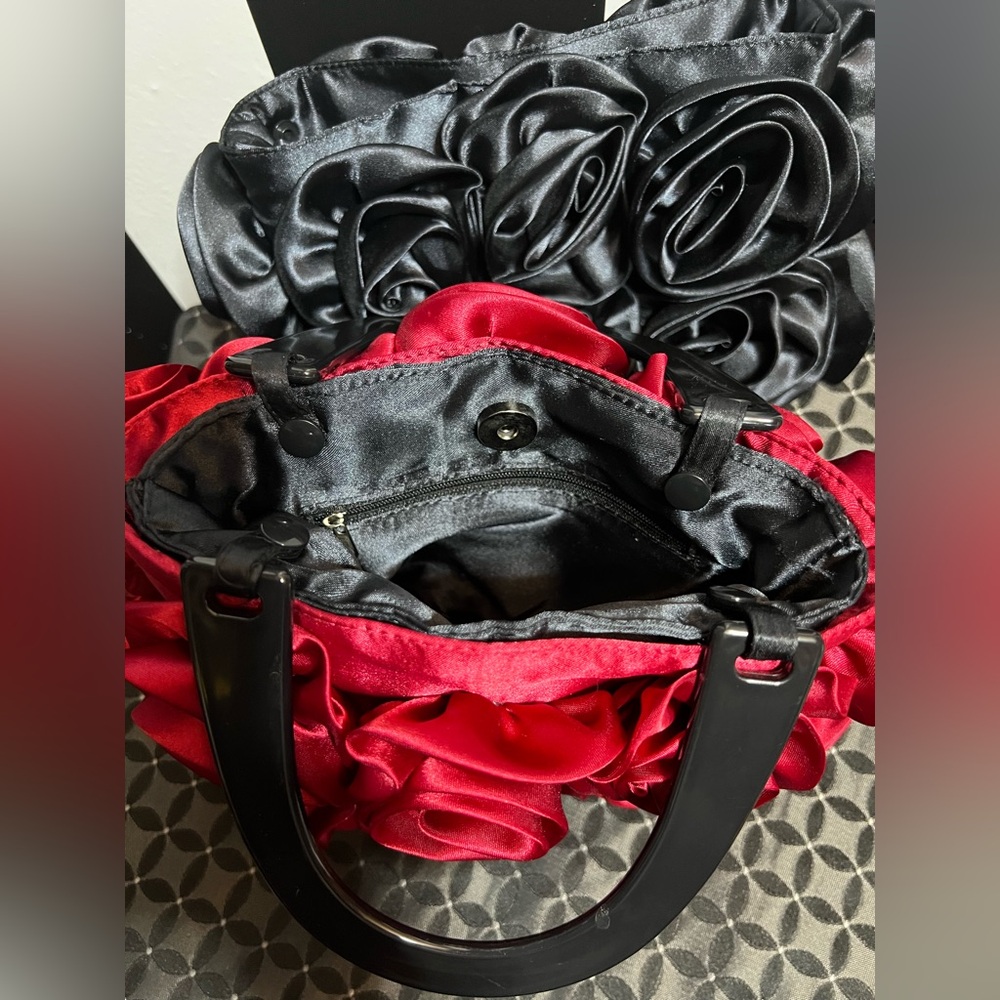 Lori Grenier For Your Ease Only Black And Red Rosette Clutch Mix And Match - Picture 2 of 9